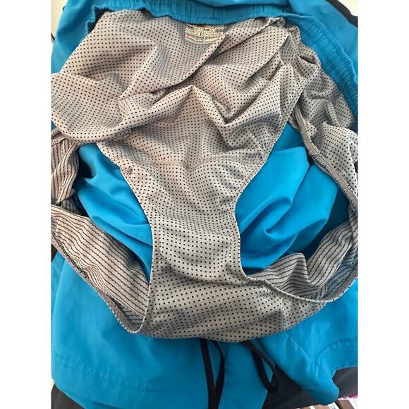 Under Armour HeatGear Men’s Swim Shorts 2XL Blue Yellow Mesh Liner Athletic - Picture 5 of 5